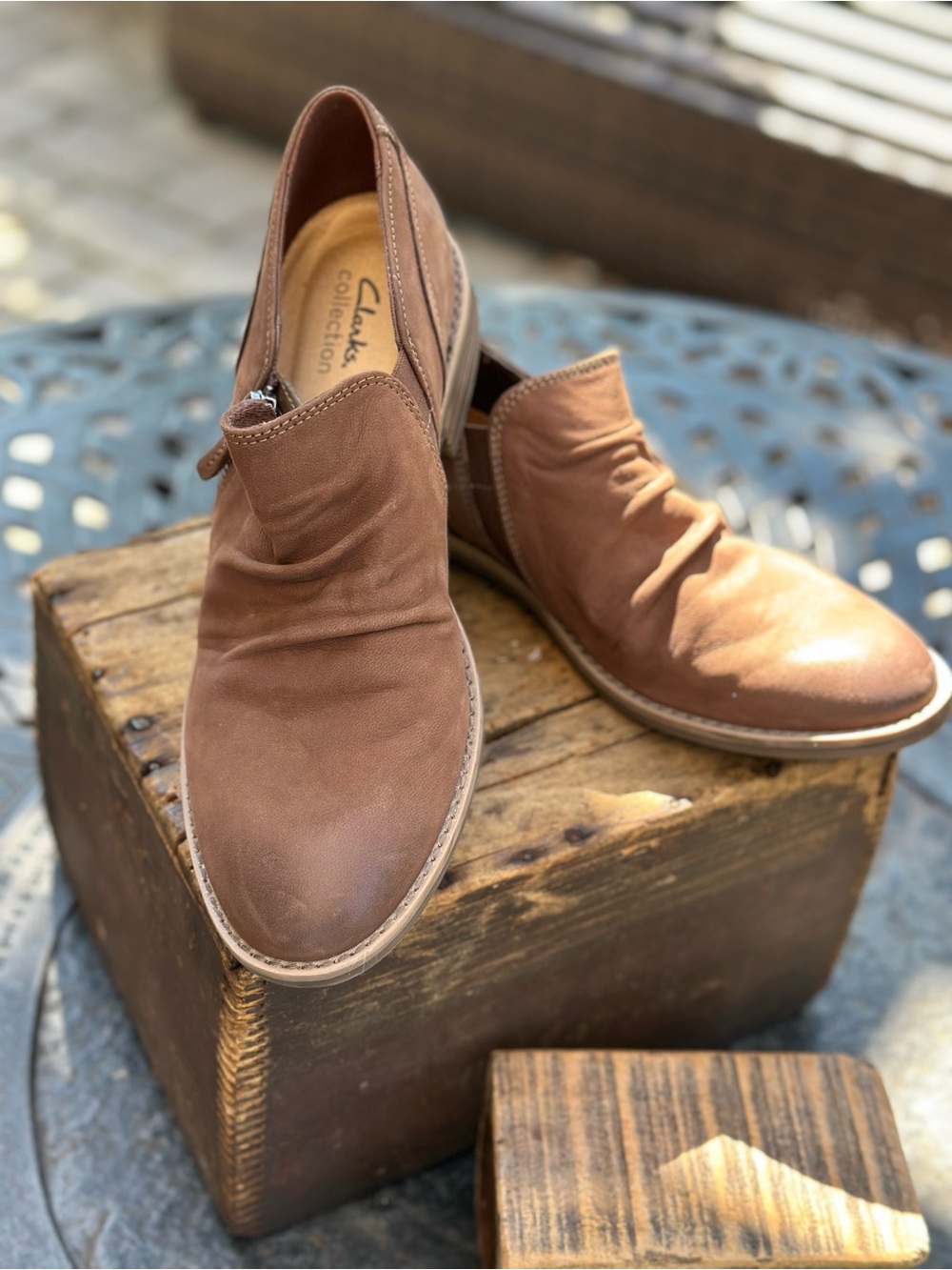 Clarks Collection Brown Ruched Side Zip Shoes Womens Size 10